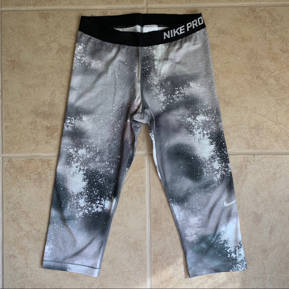 💥SALE💥 Nike Pro Capri Leggings